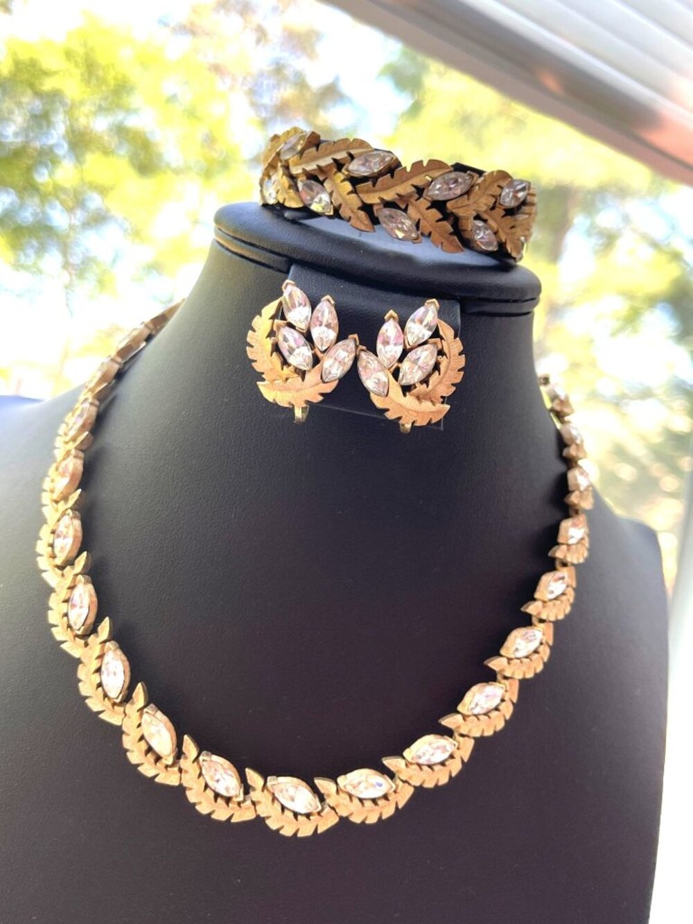 Vtg Crown Trifari Rhinestone Necklace Bracelet & Earrings Set In Gold Tone Textu